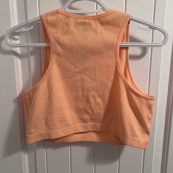 Garage Seamless Crop Top - Picture 2 of 4